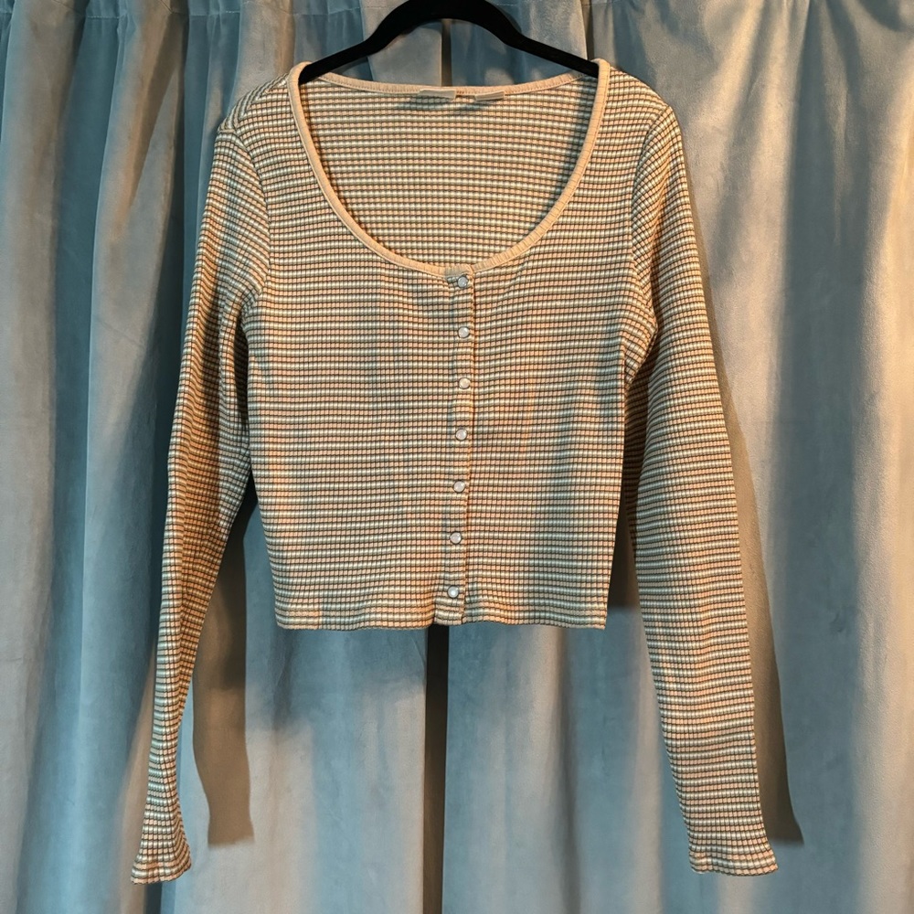 ⚡️LAST CALL⚡️Levi’s Button-Up Knit Crop Top